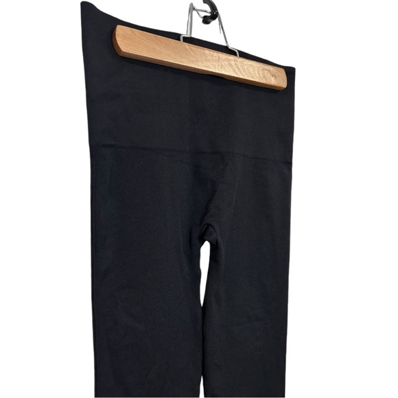 SPANX Look At Me Now Seamless Cropped Leggings Size Medium - Picture 6 of 8